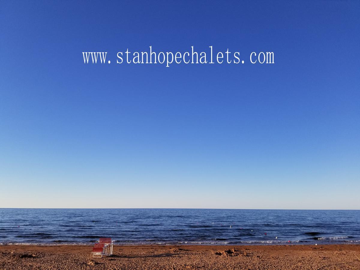 Отель Merry Stanhope Chalets Экстерьер фото